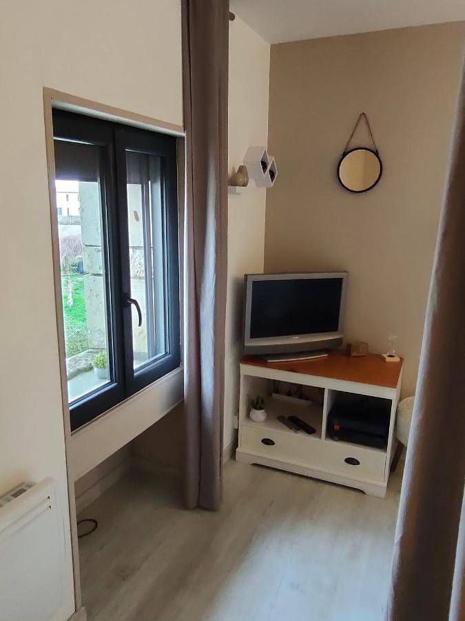 Appartement entier, One-Bedroom Apartment in La Crèche, Région de Niort