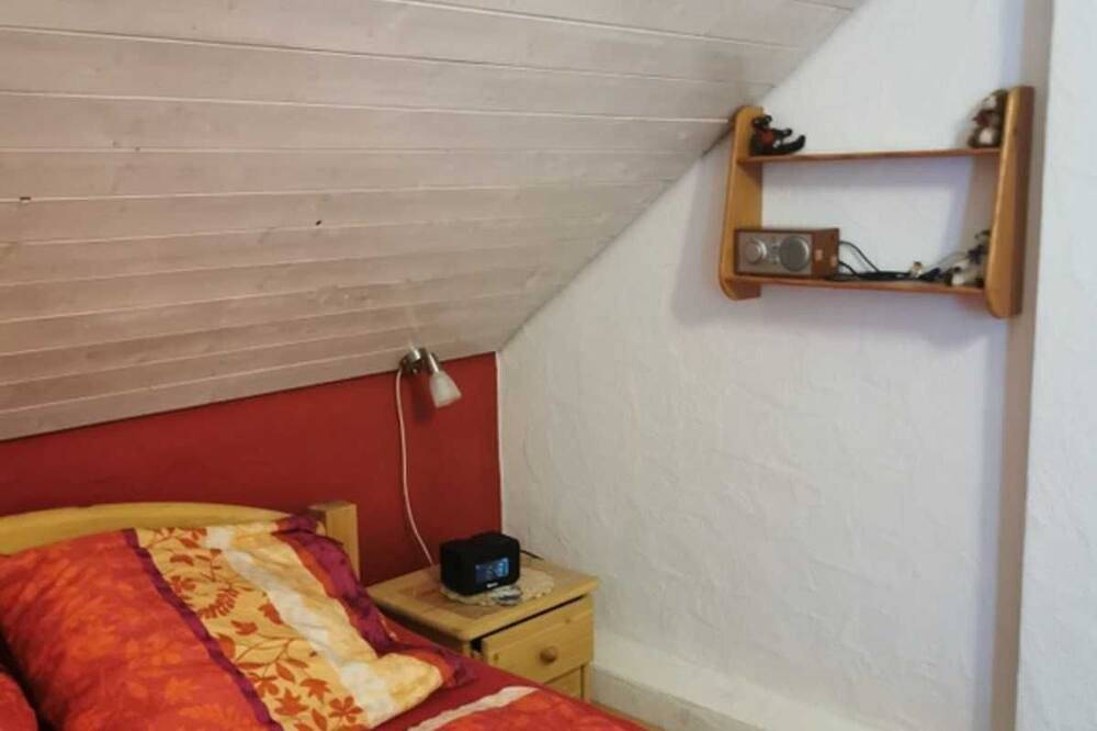 Doppelzimmer Nr. 2, 12m², Etagenbad - Bea´s Gästezimmer in Europa-Park, Herbolzheim
