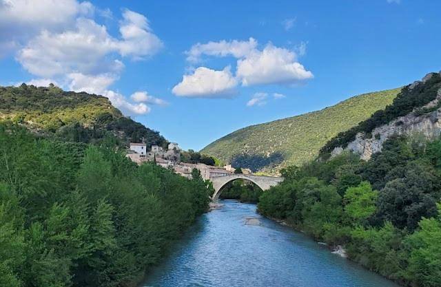 Location de vacances pour 6 personnes, avec jardin et vue à Mirabel-aux-Baronnies - 4