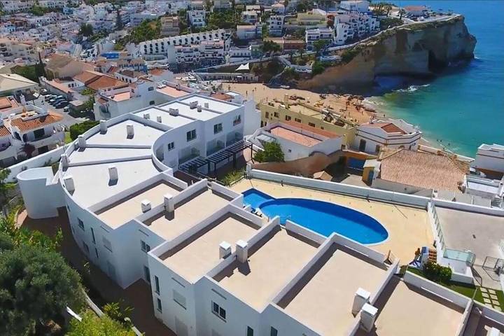 Maison d’hôte pour 6 personnes, avec jardin ainsi que terrasse et piscine à Lagoa