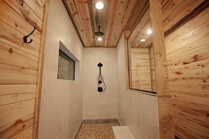 Log cabin for 6 people, with balcony/terrace and hot tub, with pets in Broken Bow