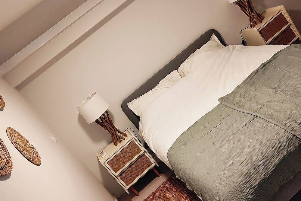 Sesimbra - Holiday home with sea view, 2 steps from the beach in Praia da Califórnia, Sesimbra