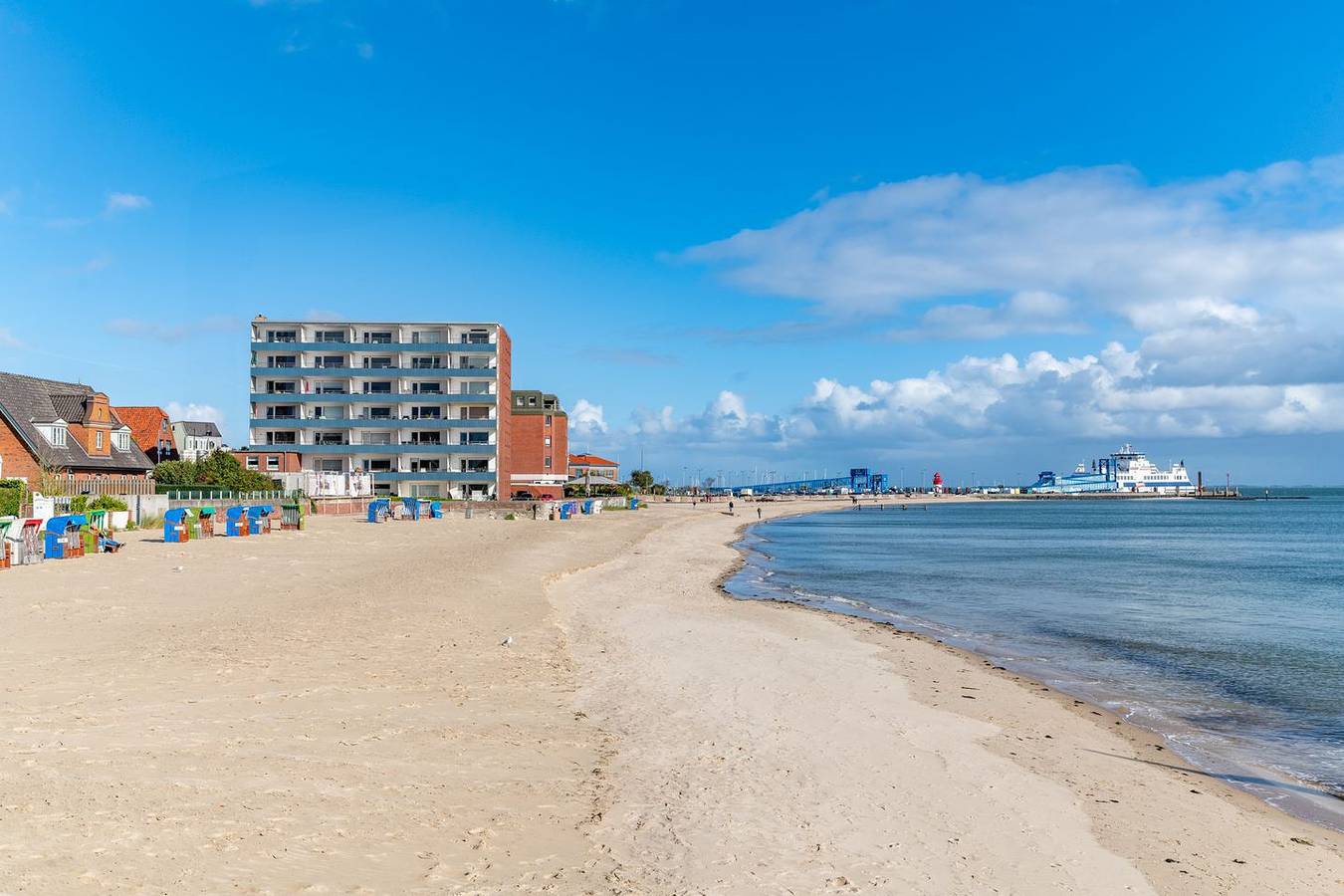 Ganze Wohnung, Ferienwohnung mit Terrasse 2- Zimmer in 1. Meerblick-Strandlage in Wyk auf Föhr (Stadt), Wyk auf Föhr