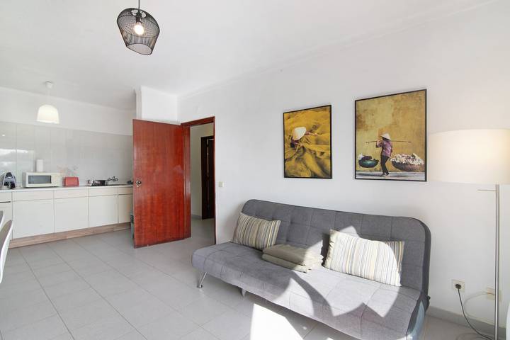 Entire apartment, Holiday Apartment "Garden and Sea View" with Sea View, Shared Tenni Court & Wi-Fi in Carvoeiro, Faro District