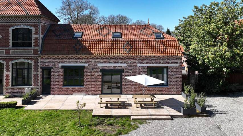 Location de vacances pour 12 personnes, avec Terrasse ainsi que Jardin et Vue dans Longuenesse