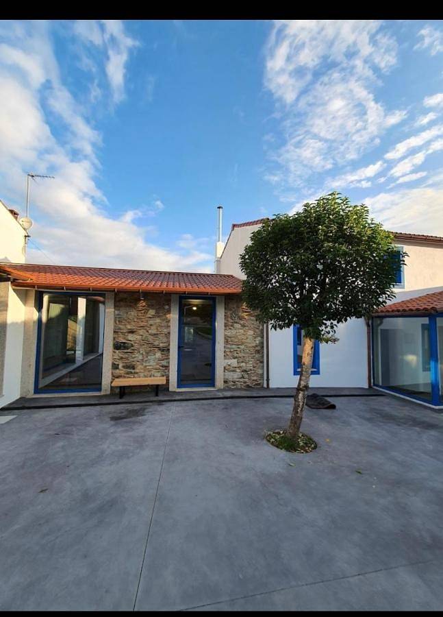 Five-Bedroom House in Melide, Provincia de La Coruña