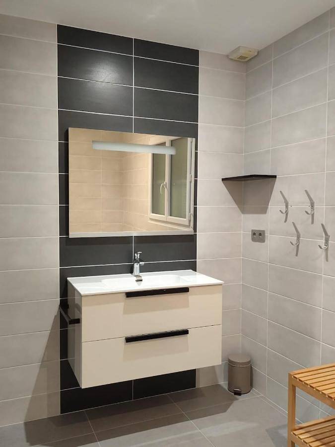 Location de vacances pour 6 personnes, avec terrasse et jardin à Peyrieu - 4