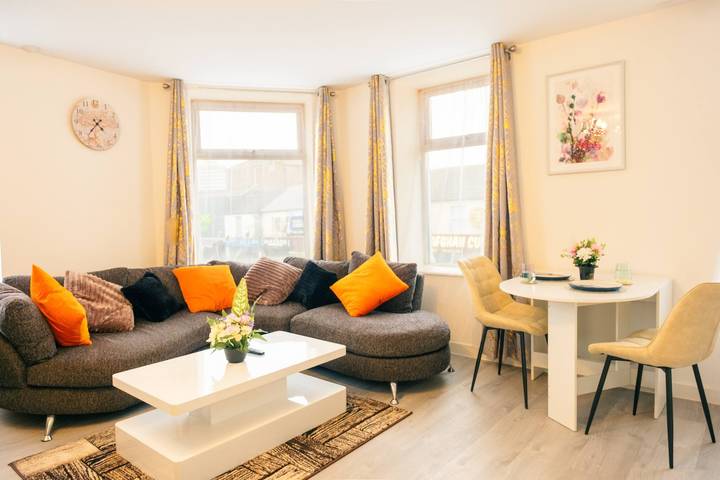 Ferienwohnung für 8 Personen, mit Whirlpool in Cardiff