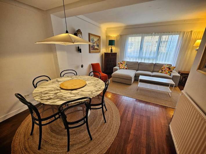 Apartamento entero, Amplio piso en la playa de 135 m2 con garaje in Zarauzko hondartza (Zarautz), Zarauz