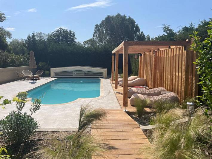 Location de vacances pour 4 personnes, avec vue ainsi que jardin et piscine, animaux acceptés à Lurs