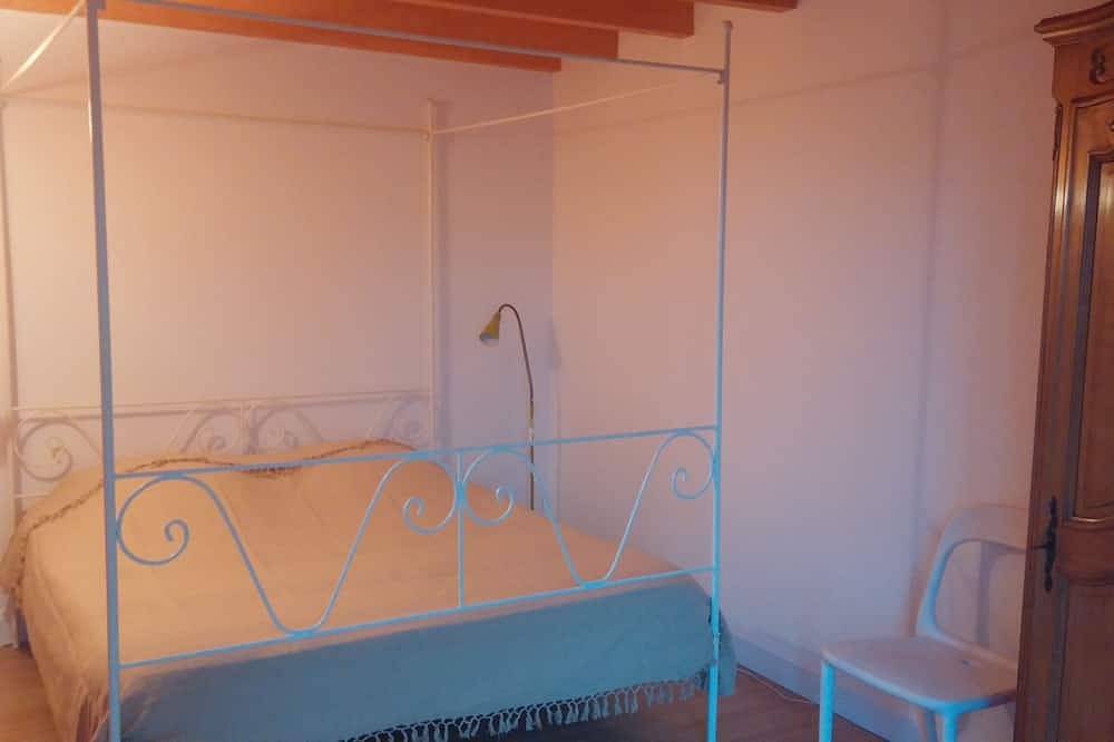 A 5 mn de Sarlat, maison de caractère refaite à neuf, jolie vue, grande piscine. in Marcillac-Saint-Quentin, Périgord Noir