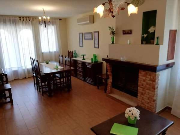 Casa rural para 11 personas, con Balcón y Terraza además de Jardín y Piscina en Aldeaquemada - 4