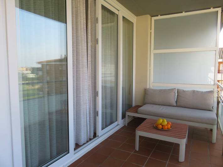 Apartamento entero, Apartamentos Miami Ii 307 con vistas a la montaña, piscina, Wi-Fi y jardín in L' Estartit, Estartit