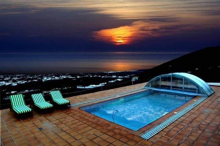 Gîte pour 5 personnes, avec terrasse et piscine ainsi que jacuzzi et jardin, animaux acceptés