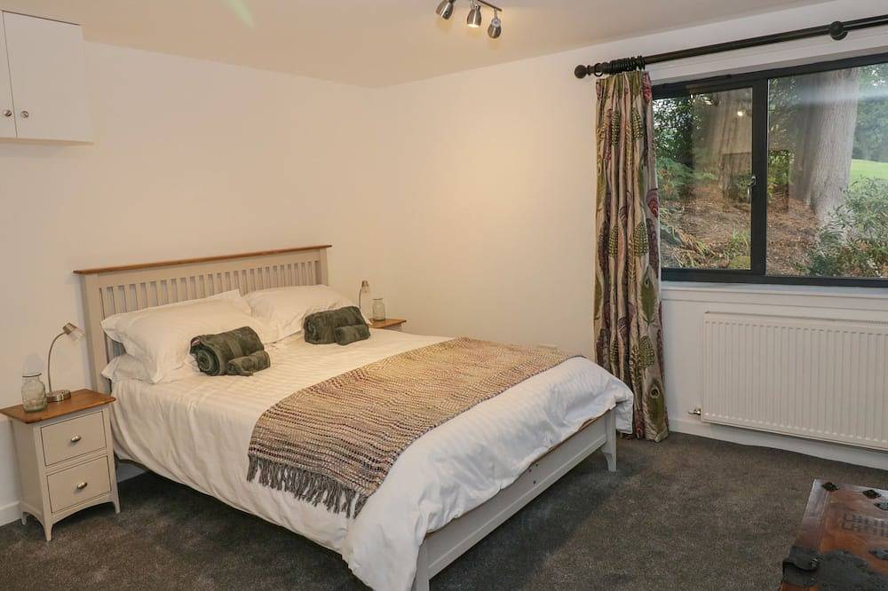 Dunaivon Cottage, family friendly, with a garden in Rhu in Argyll & Bute