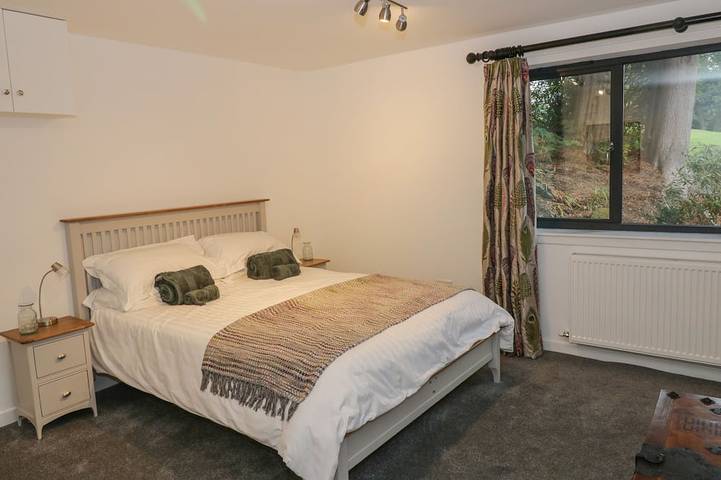 Dunaivon Cottage, family friendly, with a garden in Rhu in Argyll & Bute