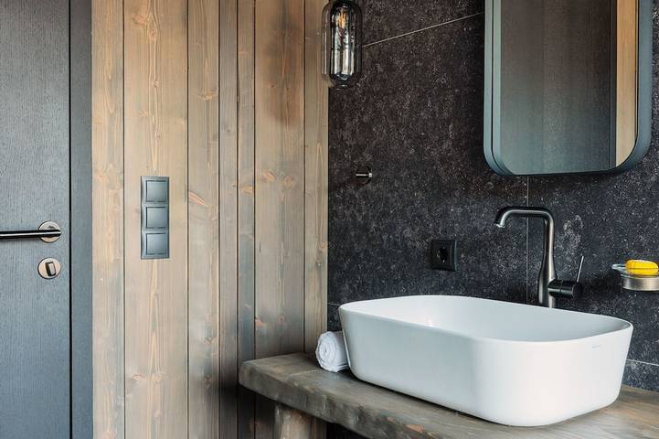 Chalet für 6 Personen, mit Pool und Balkon in Kappl