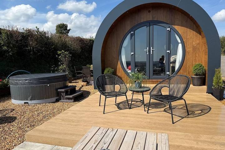 Glamping for 2 people, with Hot tub and Garden in South Devon