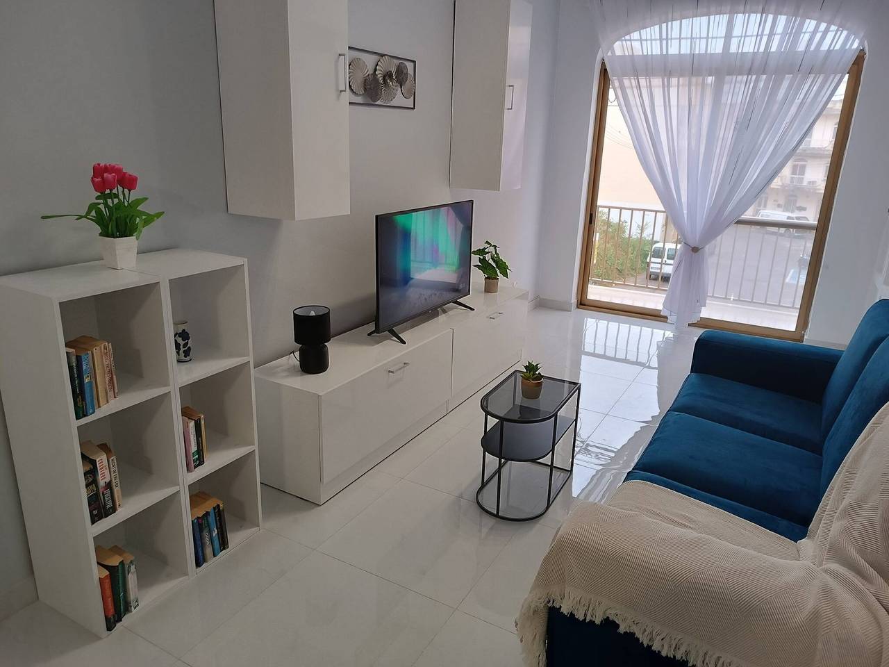 Appartement entier, Appartement 2 chambres élégant et spacieux en bord de mer in Marsalforn, Zebbug