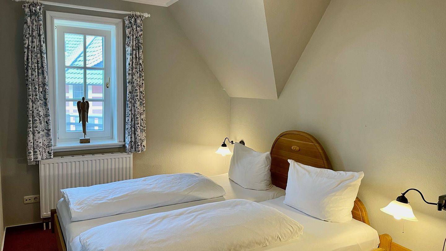 Ganze Wohnung, Apartment mit Meerblick, Parkplatz und Balkon, 1,5 km zum Strand in Ahrenshoop, Fischland