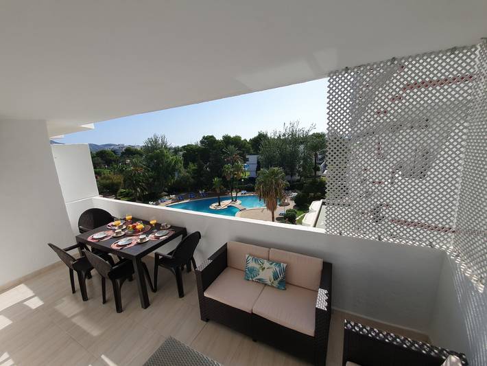 Appartement entier, Appartement de vacances "Alcudia Sea" avec grand balcon, vue piscine et wifi (télétravail) in Alcúdia, Côte de Majorque