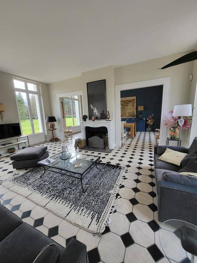 Location de vacances pour 8 personnes, avec vue ainsi que jardin et piscine à Lassay-sur-Croisne - 4