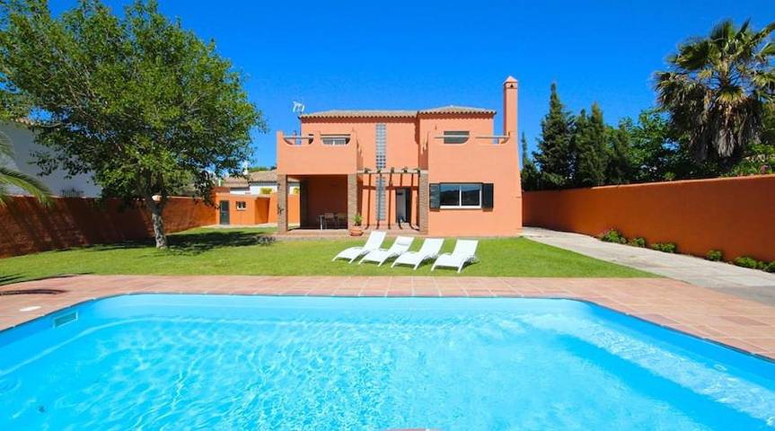 Ferienhaus für 6 Personen, mit Garten und Ausblick sowie Terrasse und Pool, mit Haustier - 1