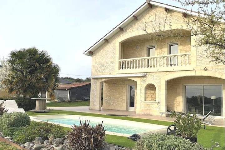 Villa pour 6 personnes, avec jacuzzi et jardin
