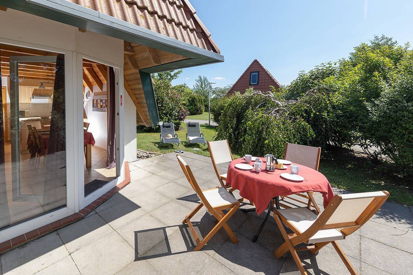 Ferienhaus Hans Albers 16. Malerisch und am Deich. in Wremen, Cuxland