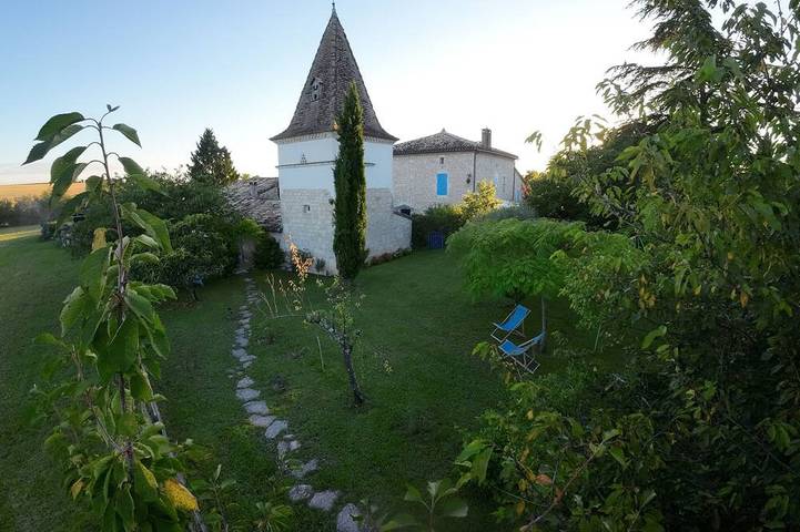 Maison de vacances pour 8 personnes, avec terrasse et piscine ainsi que jacuzzi et jardin