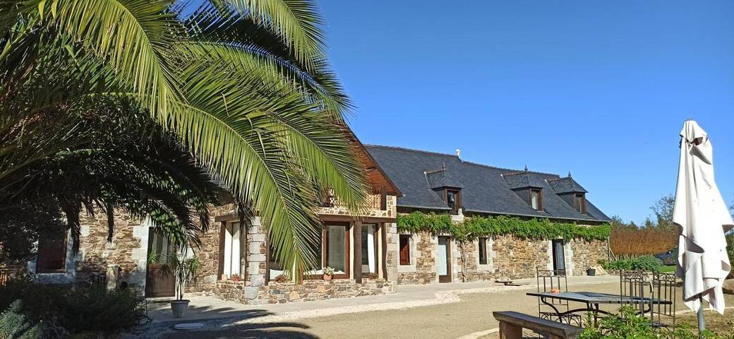 Location de vacances pour 2 personnes, avec jardin ainsi que vue et balcon à Ploëzal - 3