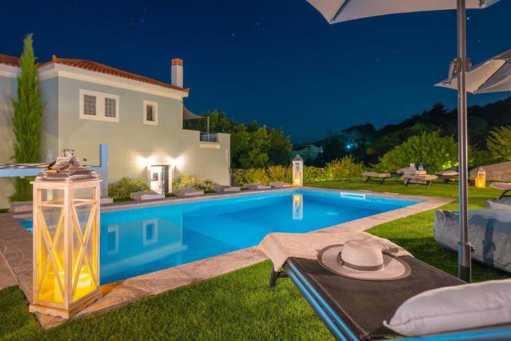 Villa for 6 people, with view and garden as well as pool in Samos