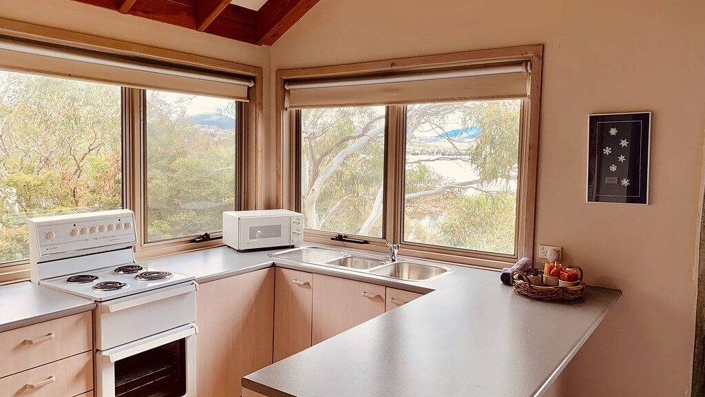 Snowgums am See in East Jindabyne, New South Wales