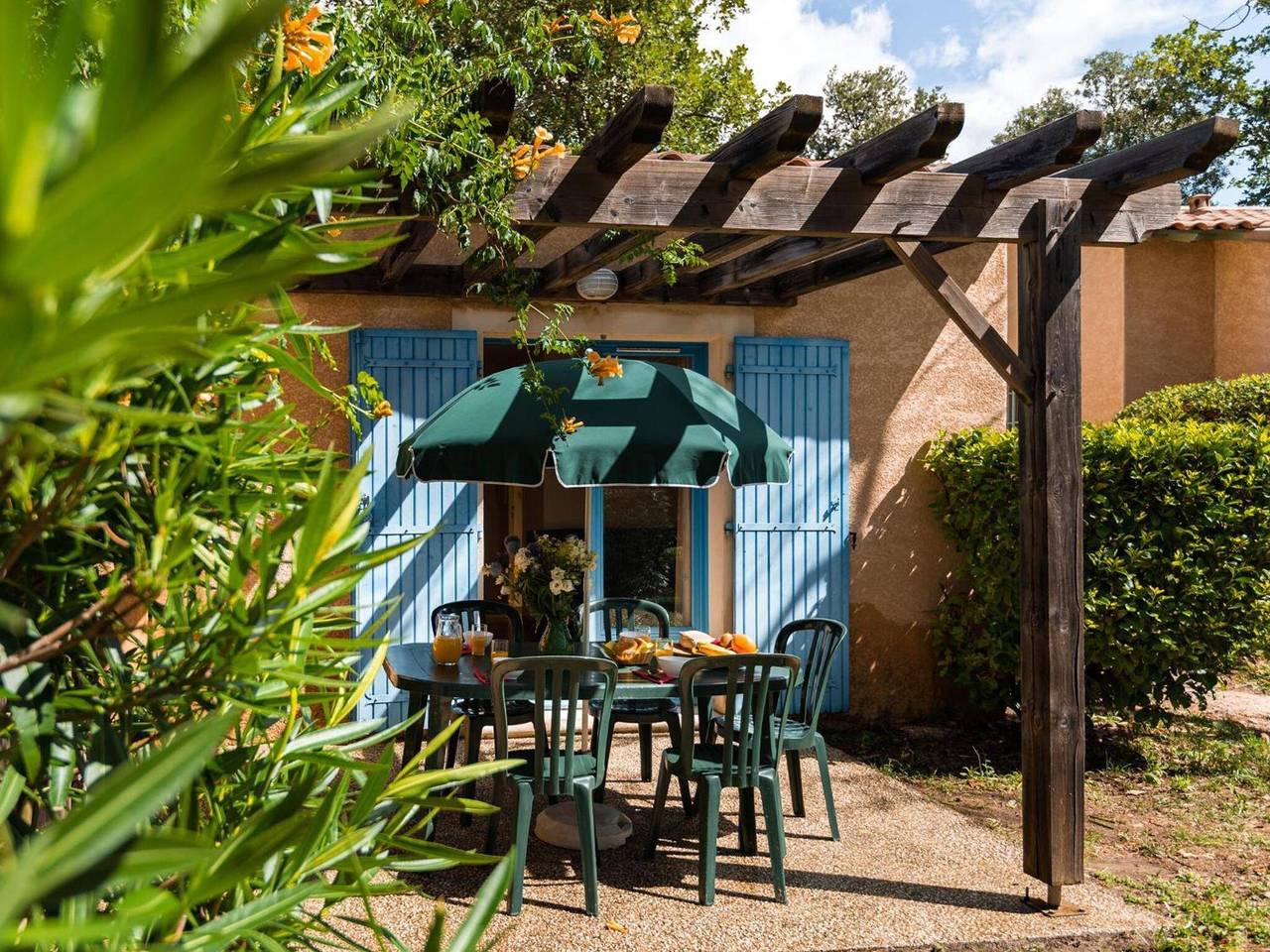 Maison de vacances « 30 Les Mazets de Gaujac » avec piscine et jardin partagés in Gaujac, Région de Nîmes
