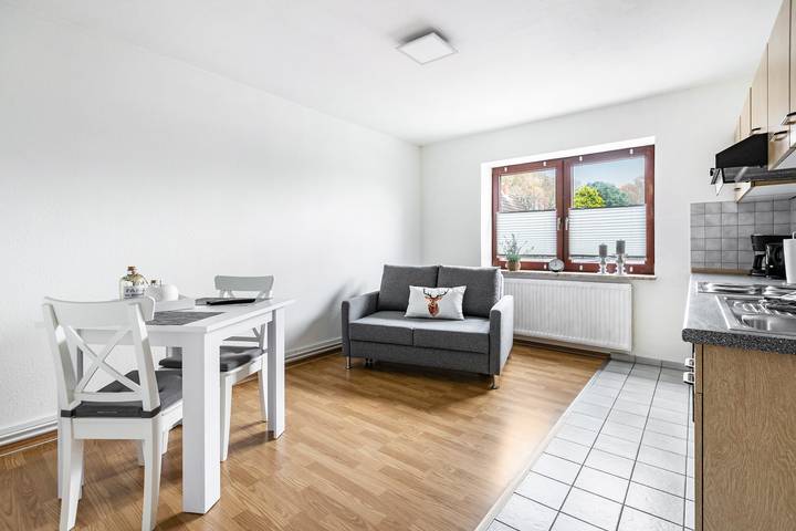 Ganze Wohnung, Apartment „Small Holiday 5 Monteurs“ mit Gemeinschaftsgarten und Wlan in Weddingstedt, Heide und Umgebung