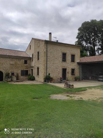 Gîte pour 4 personnes, avec vue et jardin à Montoison