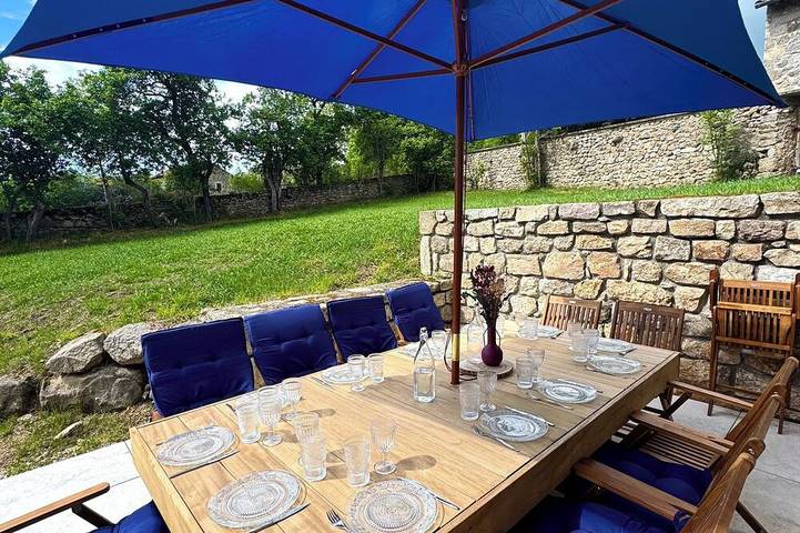 Location de vacances pour 15 personnes, avec jardin à Tiranges