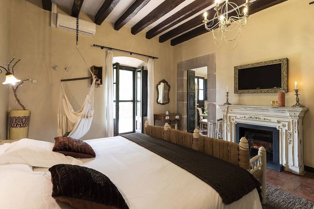 Casa Rural Mas Can Batlle in Santa Pau, Parc Natural de Zona Volcànica de la Garrotxa