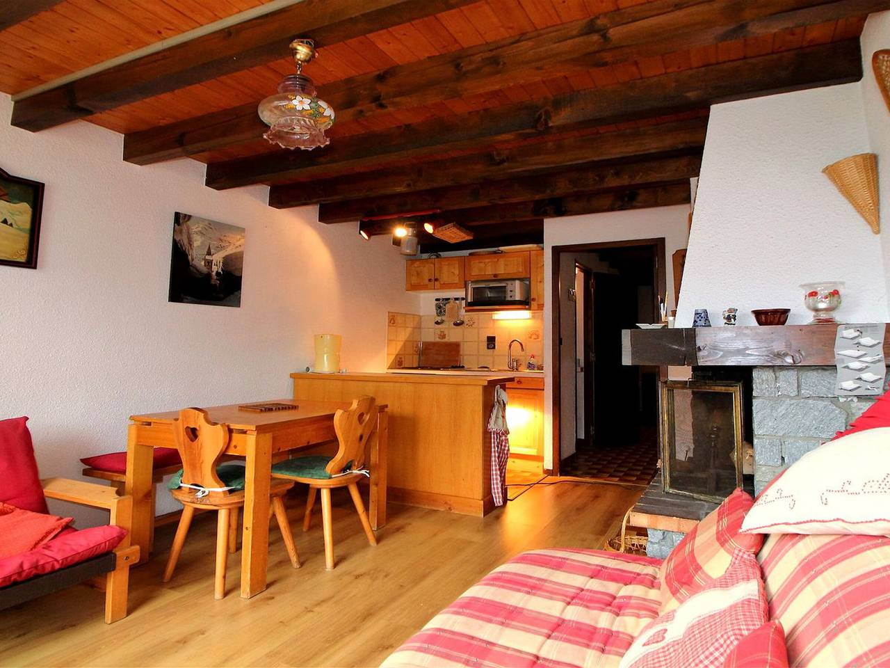 Entire apartment, Duplex for 6, Champagny-en-Vanoise, pets allowed, private parking in Champagny-en-Vanoise, Vanoise National Park