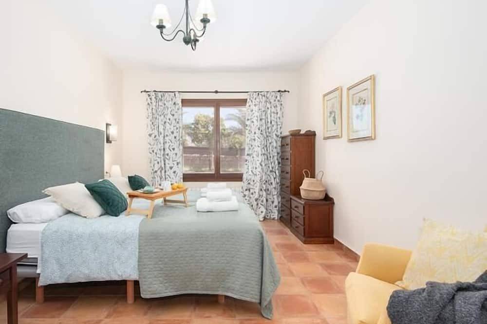 Charming finca with large pool and garden in Santanyi for up to 8 persons in Santanyí, South Majorca