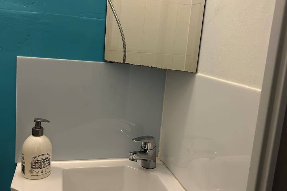 Entire apartment, Studio - Elegant - 10 min. Disney - 3 min. Station in Bussy-Saint-Georges, Seine-et-Marne