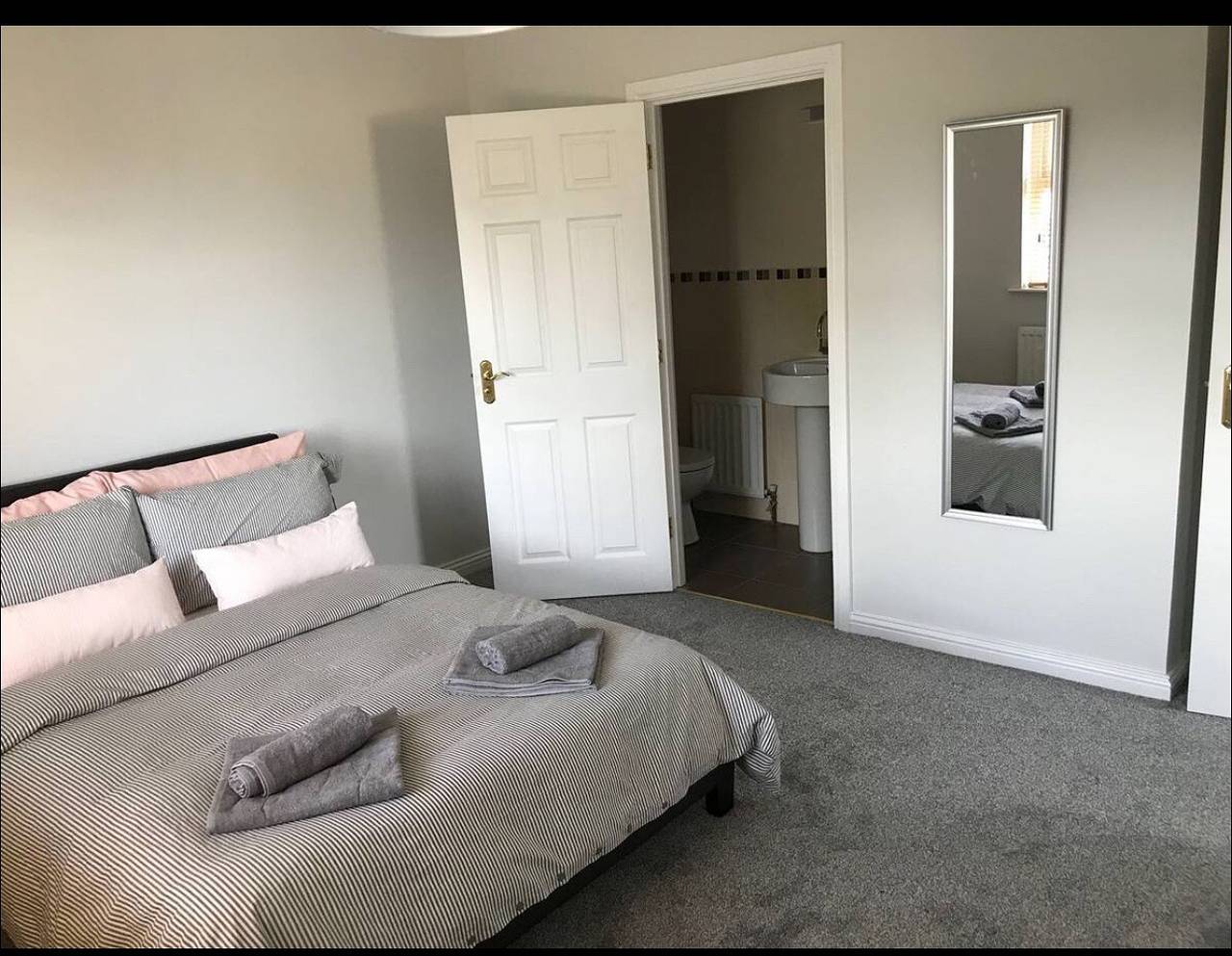 Portrush - 3 Bed - 2 Bath - Parking - Pet Friendly in Portrush, County Antrim
