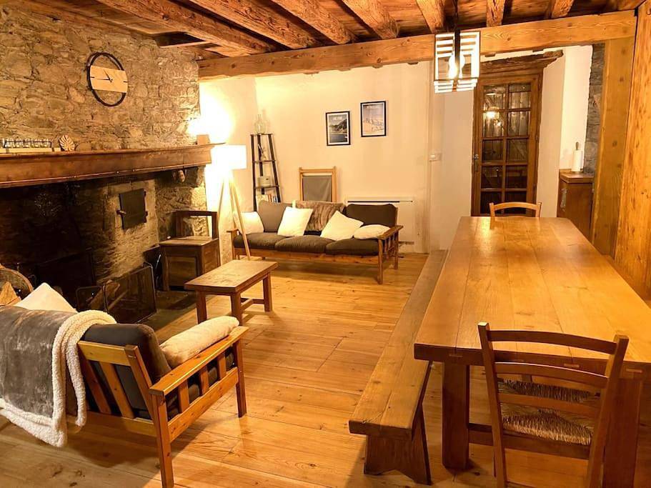 Maison typique rénovée 4 Chbr lac d'Oô Peyragudes in Oô, Pyrénées