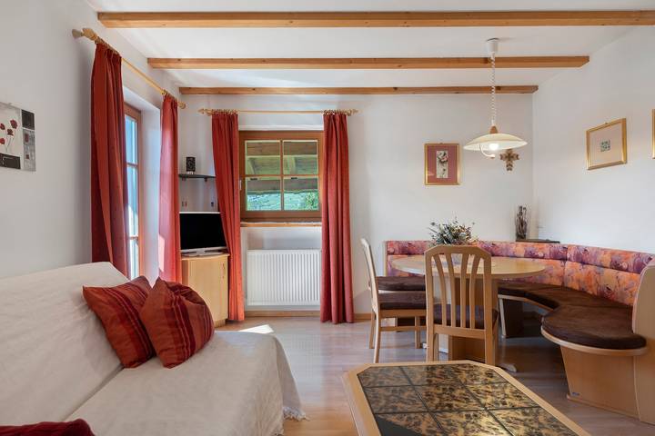 Ganze Wohnung, Grafaierhof Apartment "Sonnenuntergang" mit Bergblick in Kastelruth, Dolomiti Superski