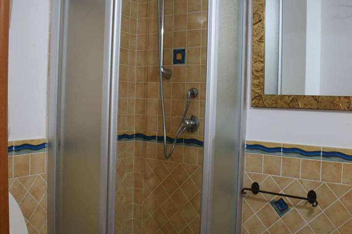 Ferienhaus für 4 Personen, mit Terrasse und Garten sowie Pool, mit Haustier auf den Liparische Inseln - 2