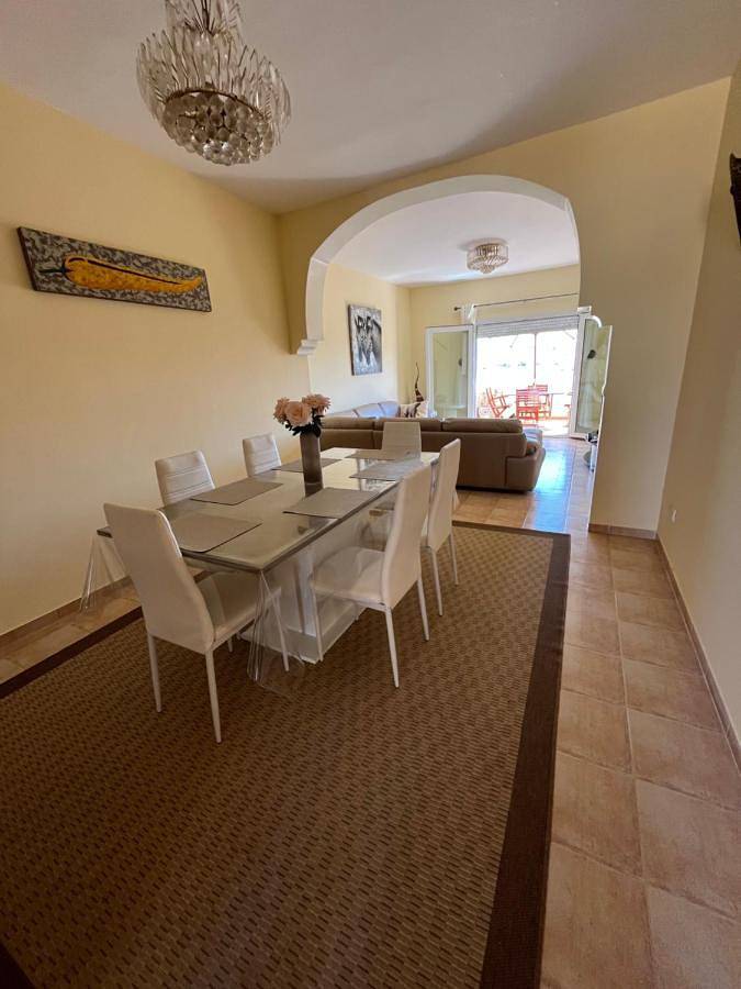 Appartement de vacances pour 6 personnes, avec bassin pour enfant et vue ainsi que terrasse et piscine