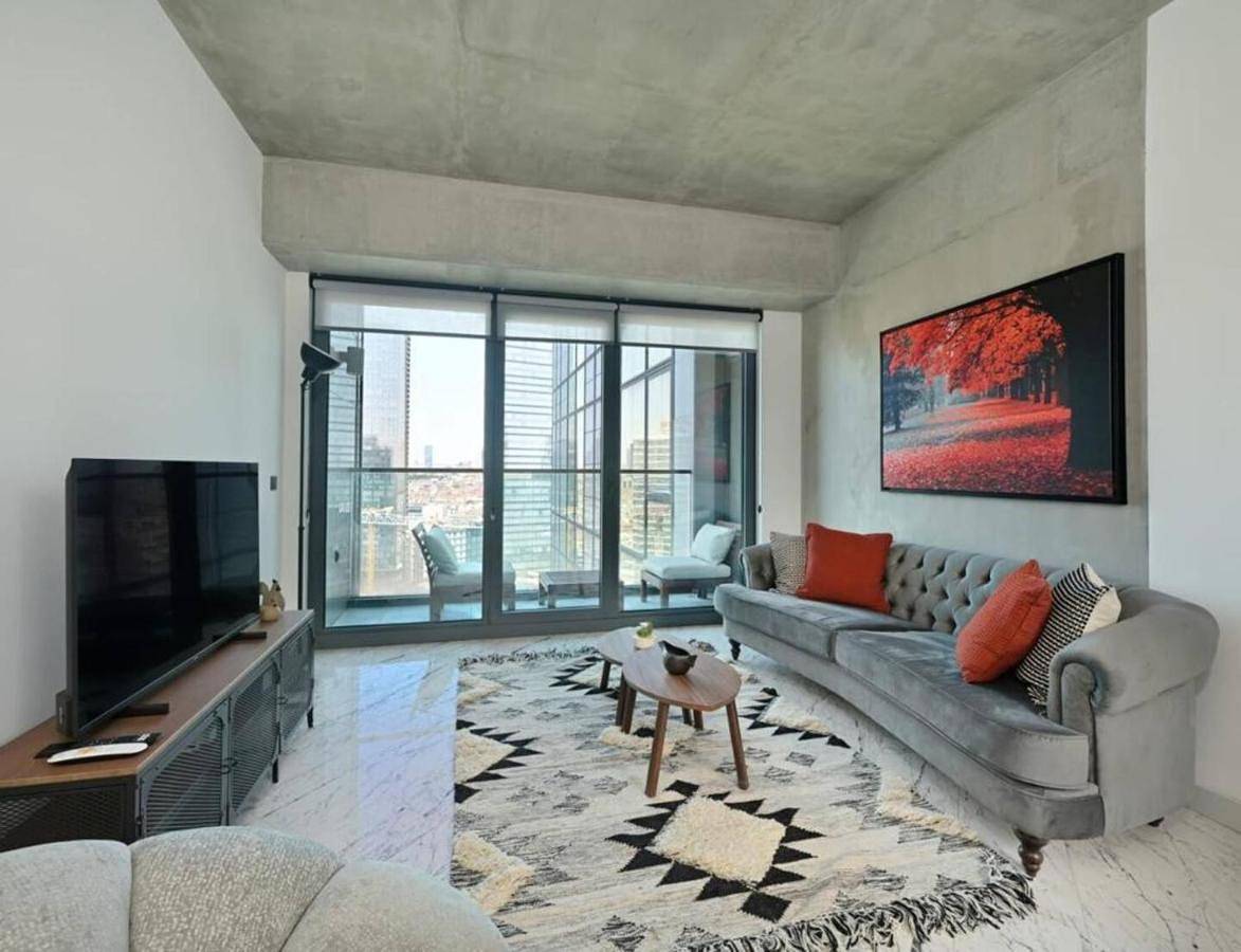 Bright Lovely Modern 2Bd25 Condo Poolgym! #220 in Şişli, Istanbul