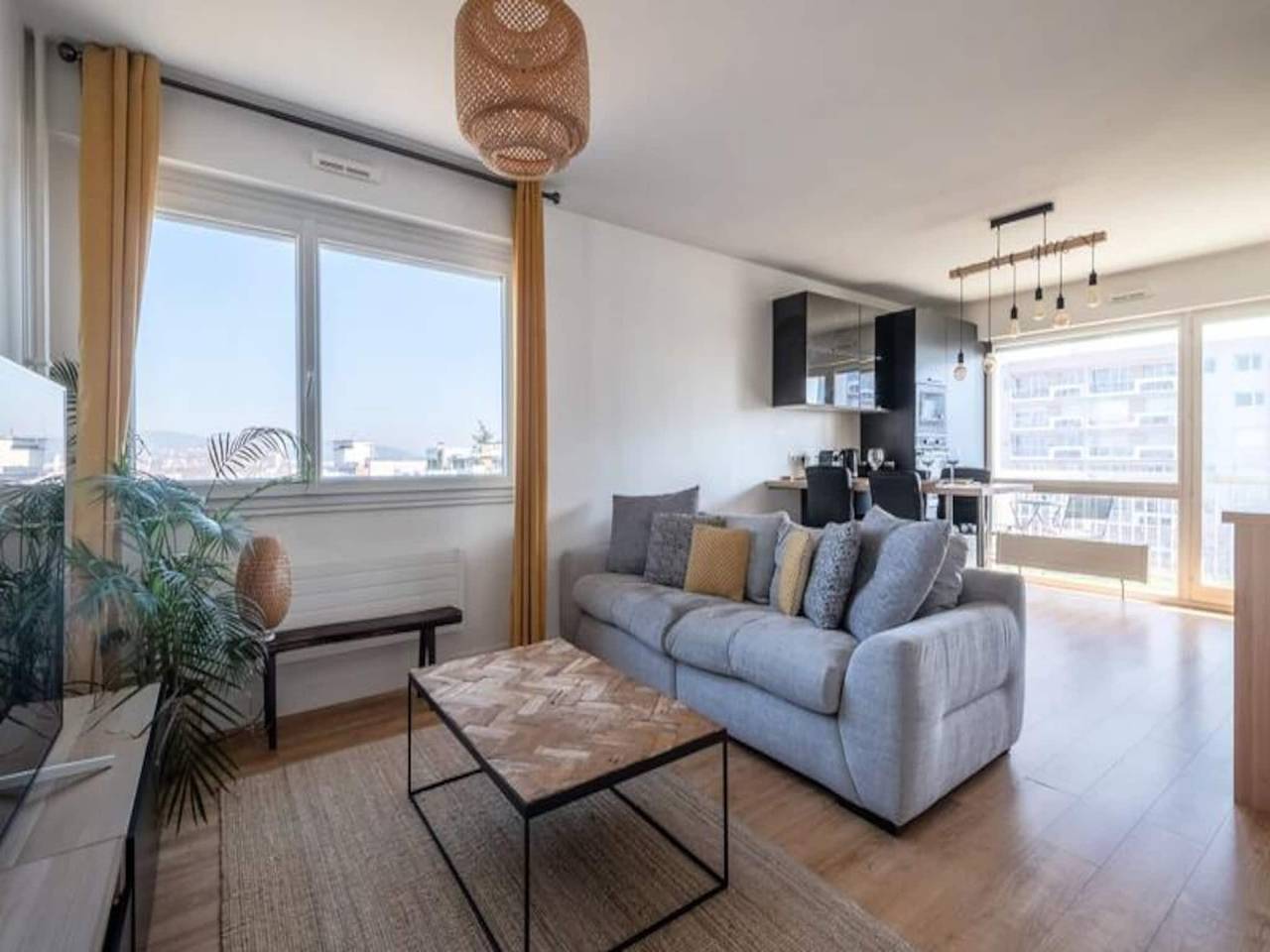 Ganze Wohnung, Wohnung in Tassin mit Panoramablick in Tassin-la-Demi-Lune, Rhône