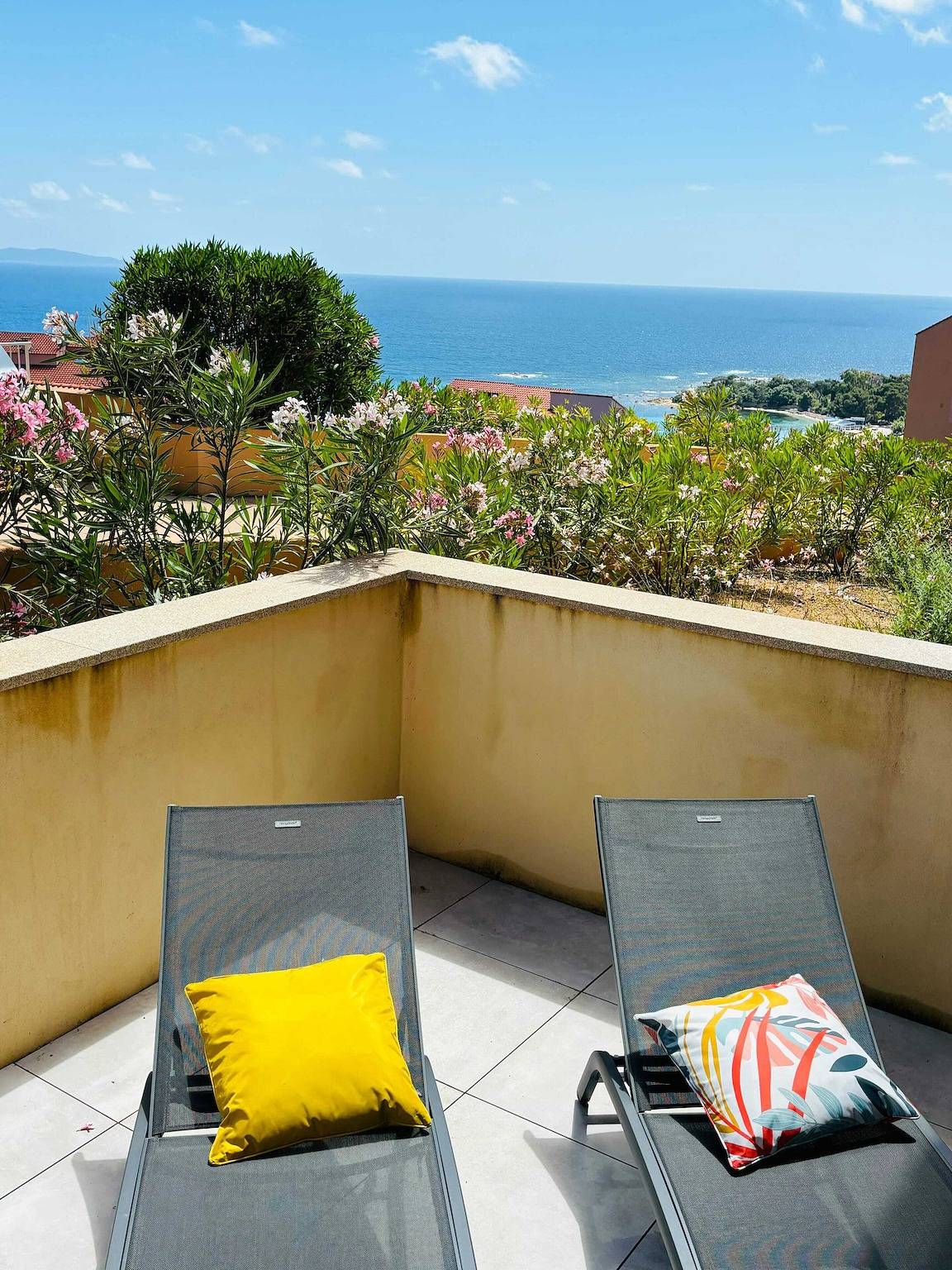 Appartement entier, Appartement moderne à Ajaccio de 45 m² avec terrasse vue mer in Ajaccio, France
