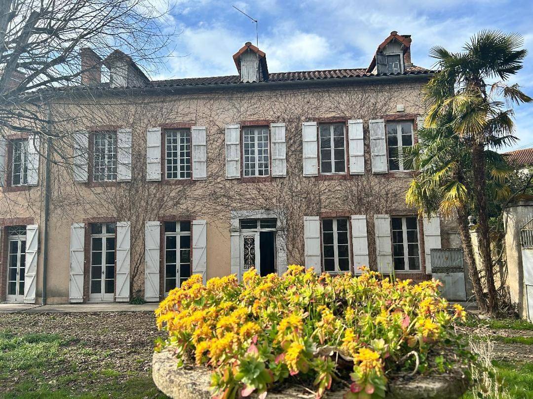 Double Room with Private Bathroom in Vic-en-Bigorre, Hautes-Pyrénées